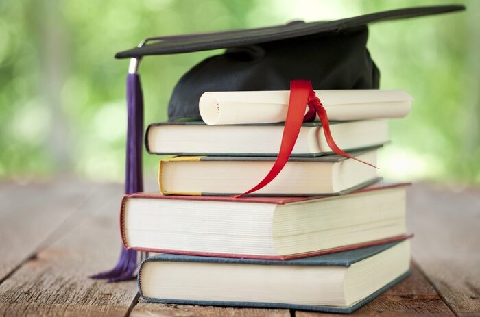 ilustrasi-lulus-kuliah-wisuda-pendidikan-beasiswa