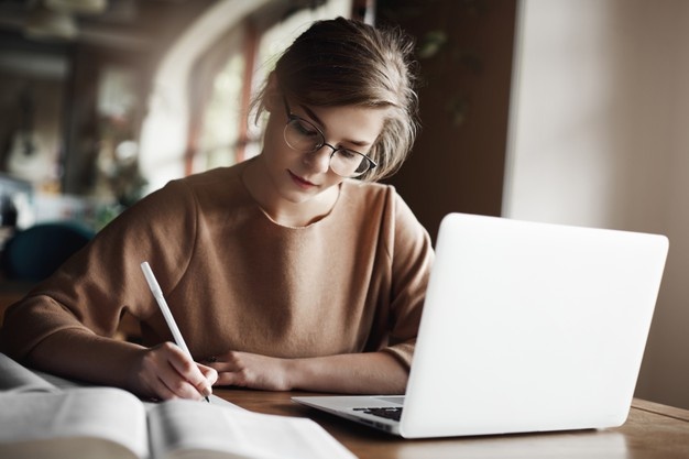 tips-menulis-essay-beasiswa
