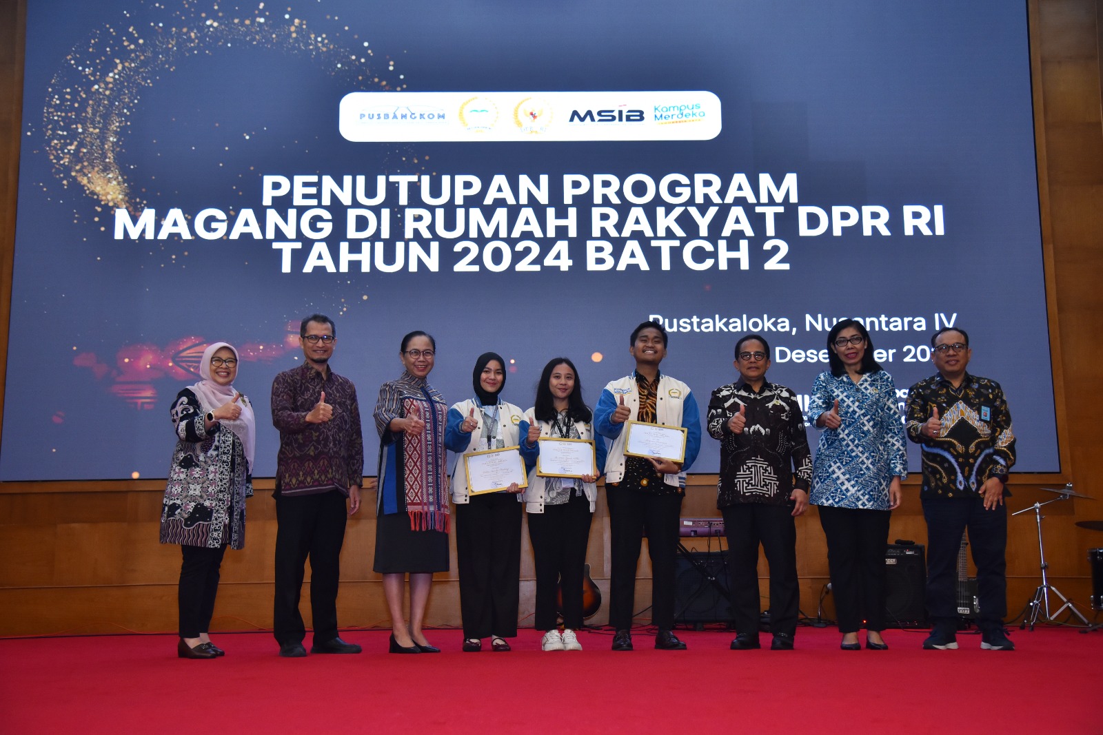Wakil_Ketua_Komisi_X_DPR_RI_My_Esti_Wijayati__dalam_foto_bersama_usai_menutup_Program_Magang_Di_Ruma20241220153845