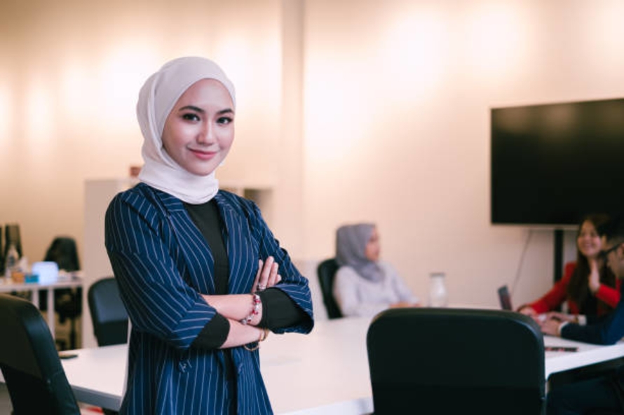 article-featured-8tantanganwanitabekerja-890x531-2021
