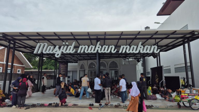 173884168315-masjid-baitul-huda-makan-dan-pangkas-rambut-gratis-hingga-kajian