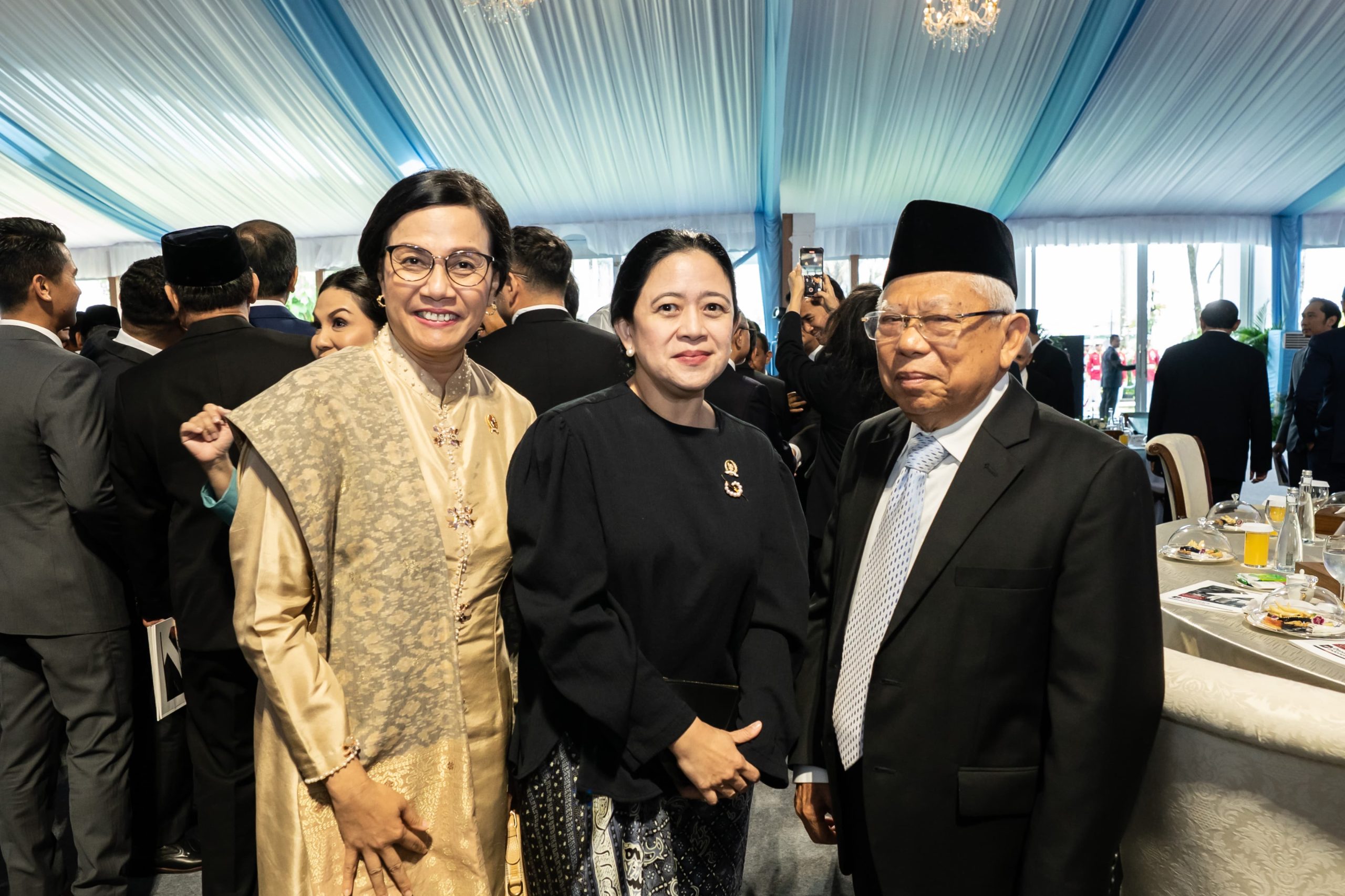Ketua_DPR_RI_Puan_Maharani_(tengah)__bersama_Menteri_Keuangan_RI__Sri_Mulyani__dan_Wakil_Presiden_ke20250224155750