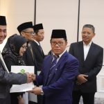 2 Dosen UIN Bandung Terima KMA Penetapan Guru Besar