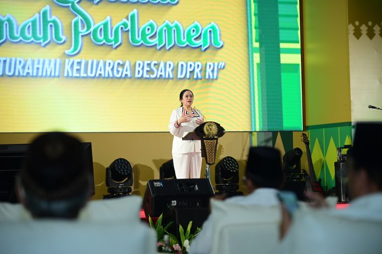 Ketua_DPR_RI_Dr__(H_C_)_Puan_Maharani_saat_memberikan_sambutan_pada_Halalbihalal_Parlemen_dengan_tem20250414154321