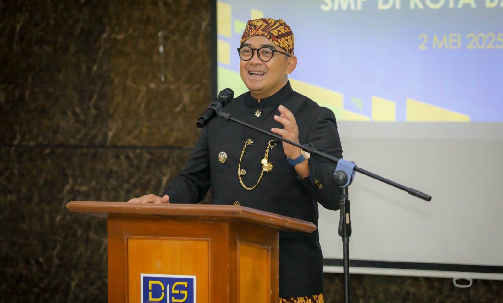 Wali Kota Larang Siswa Bawa HP ke Sekolah