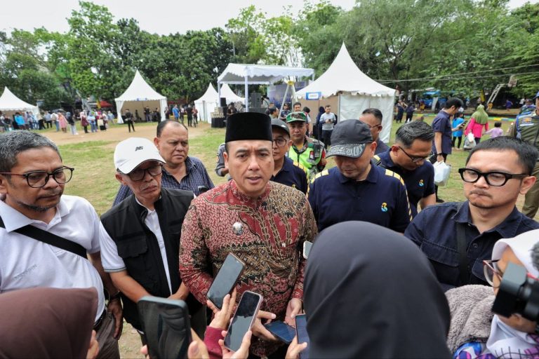 175662530651-erwin-ajak-warga-jaga-kedamaian-dan-ketertiban-kota-bandung