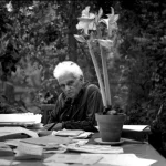 Derrida: Menyusuri Jejak yang Tak Pernah Selesai