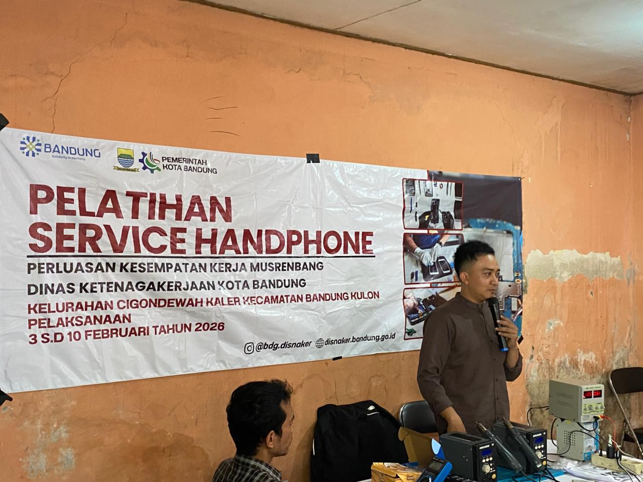 Buka Peluang Pekerjaan, Disnaker Bandung Gelar Pelatihan Servis Handphone