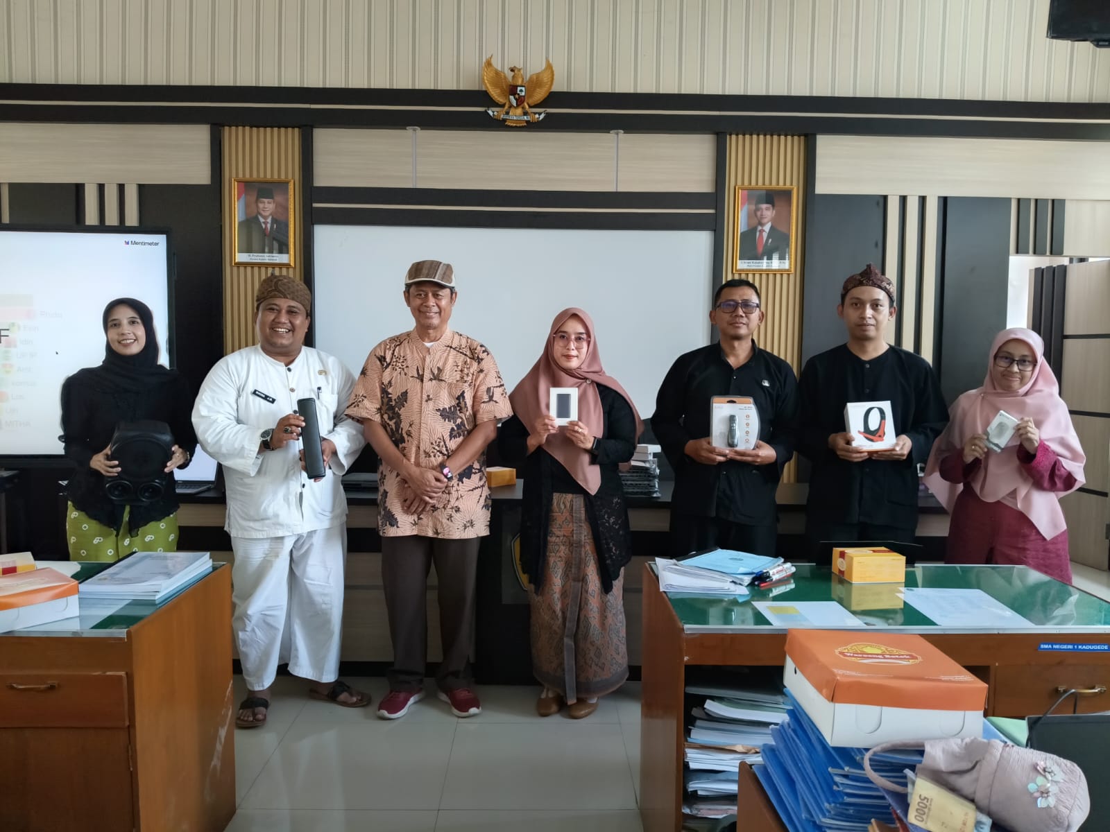 Digitalisasi Sekolah melalui Implementasi CDN dan LMS oleh STIE ITB di SMAN 1 Kadugede Kuningan