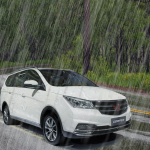 5 Tips Aman dan Nyaman Berkendara Saat Musim Hujan