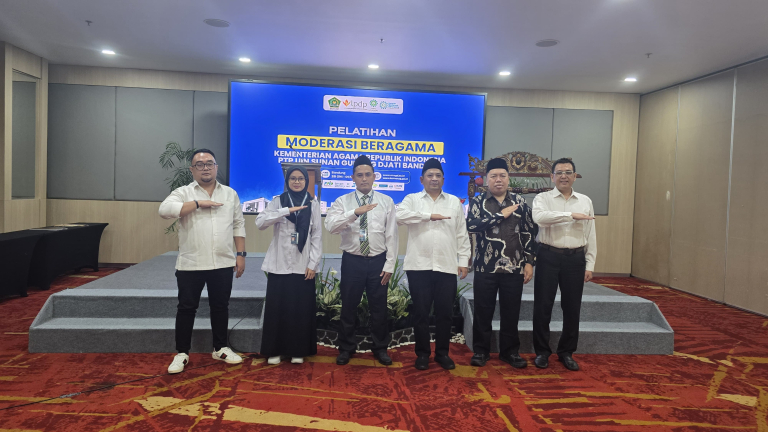 Perkuat Kerukunan, Kemenag dan UIN Bandung Latih Fasilitator Moderasi Beragama